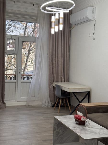 Сдам в аренду на долгий срок просторную квартиру с высокими 