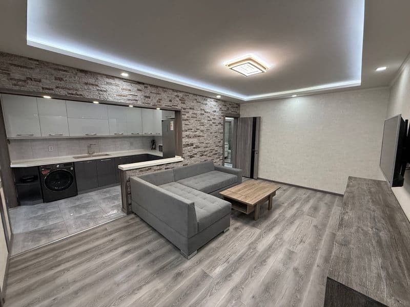 Сдается просторная 3-комнатная квартира с современным ремонт