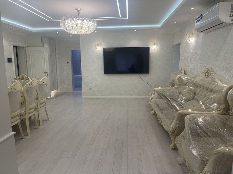 Сдается с 1 мая четырех комнатная квартира на третьем этаже 