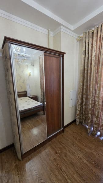 Сдаю свою квартиру на<br />
 Бадамзаре.3-комнатная.зал кухня — фото 2