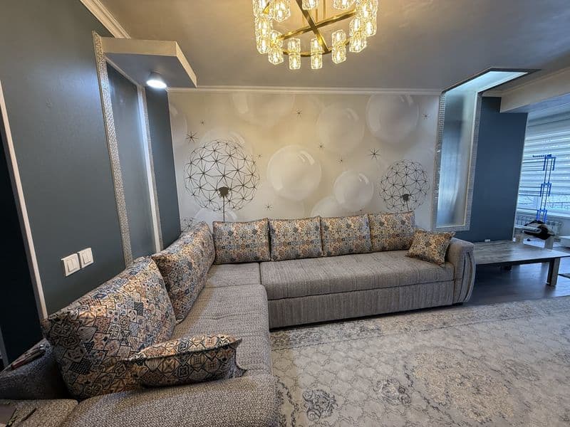 Отличное расположение дома - всё рядом - много магазинов, Це — фото 2