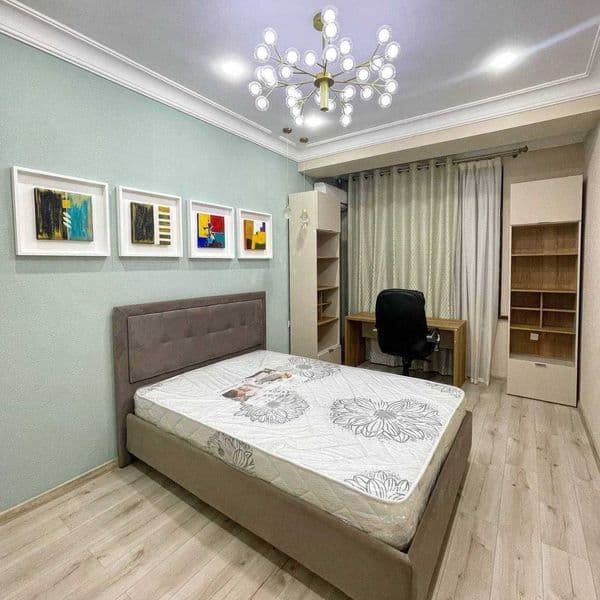 сдаю 3-х комнатную квартиру на 2 этаже,<br />
В квартире ест