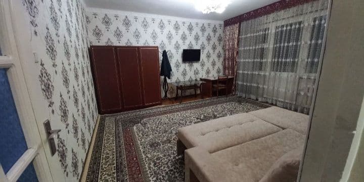 Parkentskiydagi kvartira oilaga 450$, bollaga 500$ ijaraga b