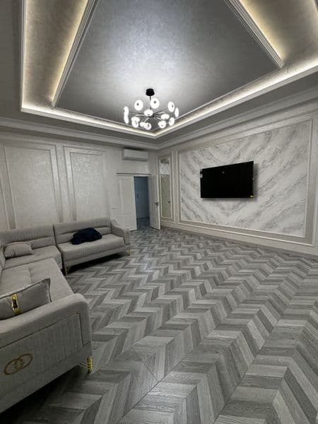 Напротив Бешкозон , наверху на Hamdi usta и Bon