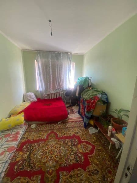 Tansiqboyev 3<br />
1 xona <br />
srochno <br />
954445353<b