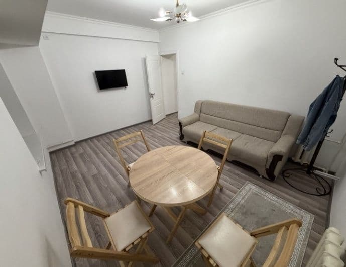 Сдается в аренду 2 комнатная квартира на 2 этаже на массиве 