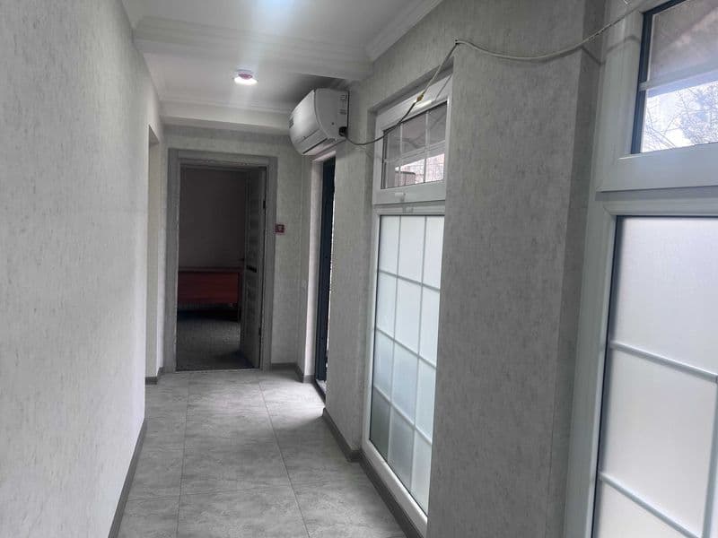 Arenda Parkent bozor qarshisida<br />
1-qavat 2 xona 72m2  ( — фото 2