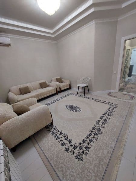 Район: Юнусабадский 11 кв<br />
• Комментарий:семья,девушкий