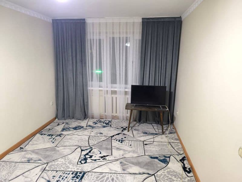 Яккасарайский район, ориентир Братские могилы<br />
Первая л