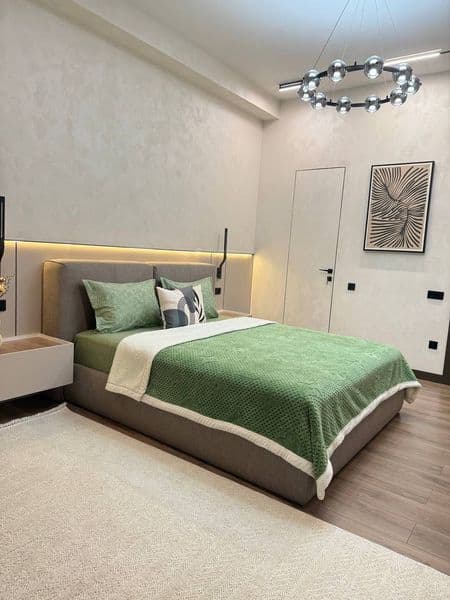 2 комнатную квартиру на 5 этаже,<br />
В квартире есть все н