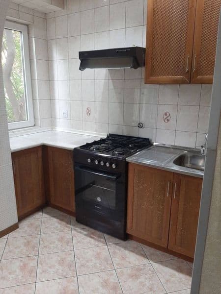 Отличное расположение дома - всё рядом - много магазинов, Це — фото 4