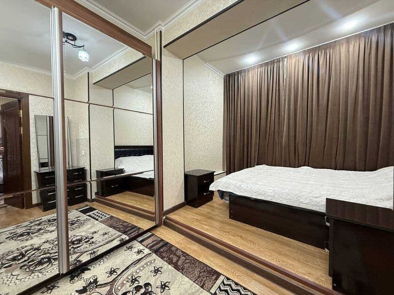 • Район: Юнусабад<br />
• Адрес: 4-квартал<br />
• Ориентир: