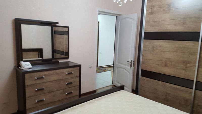 Сдаю квартиру в центре, и Ойбек и госпитальный, техника, рем