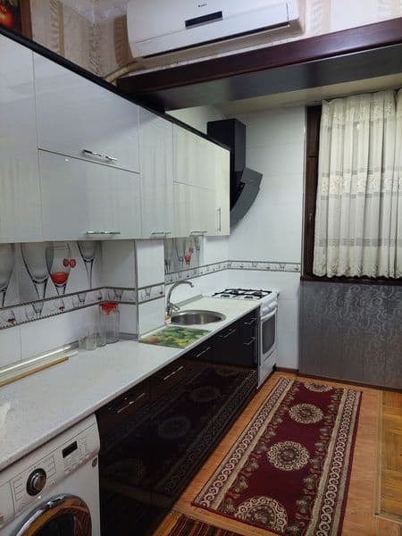 Продаётся 3 комнатная квартира. Имеется 3 кондиционер. ТВ и 