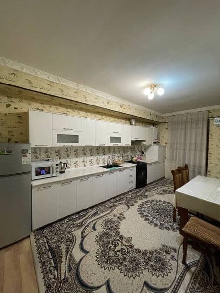 Отличное расположение дома - всё рядом - много магазинов, Це — фото 5