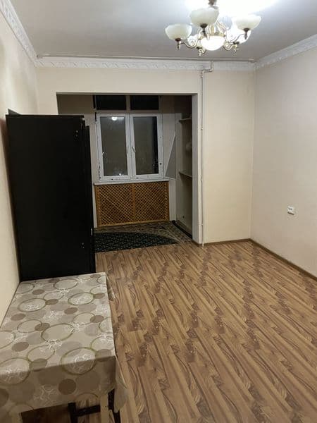 1 комнатная без мебели чистая уютная только семья