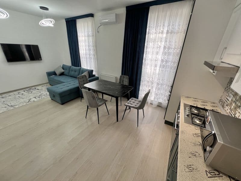 Квартира укомплектована мебелью и техникой.<br />
Сдаётся на — фото 3