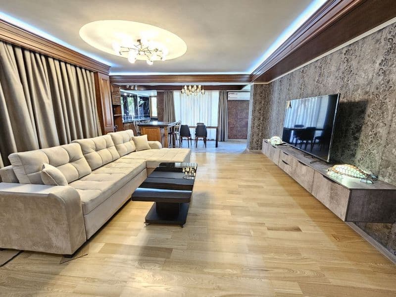 Сдается 3 комнатная квартира в центре города. Яккасарайский 