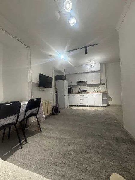 #Шайхонтохур <br />
Гафур Гулом метроси ёнида <br />
шерикли