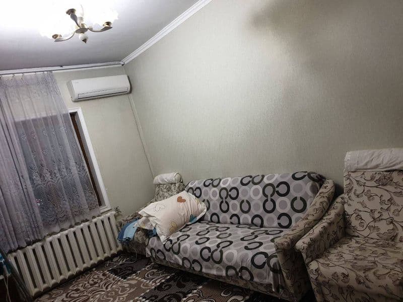 Сдается 1 переделанная в 2 х комнатную квартира Юнусабаде 15