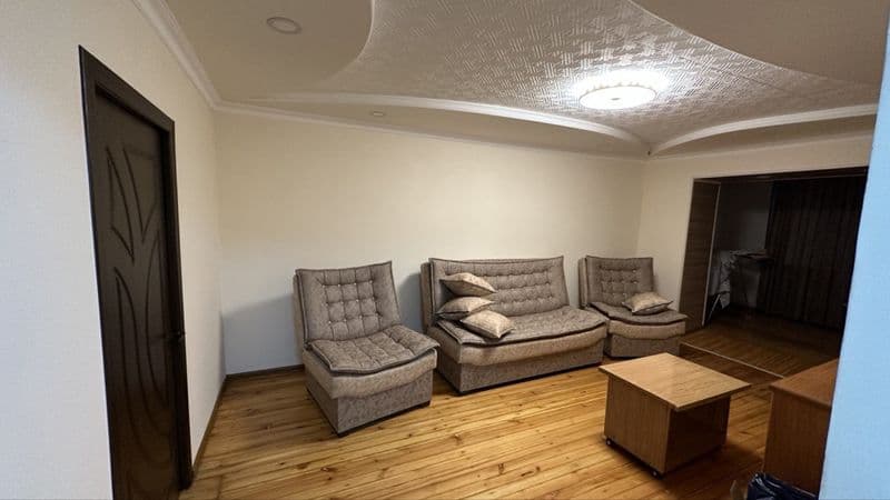 Отличная большая квартира для семьи ! Первый этаж кирпичный 