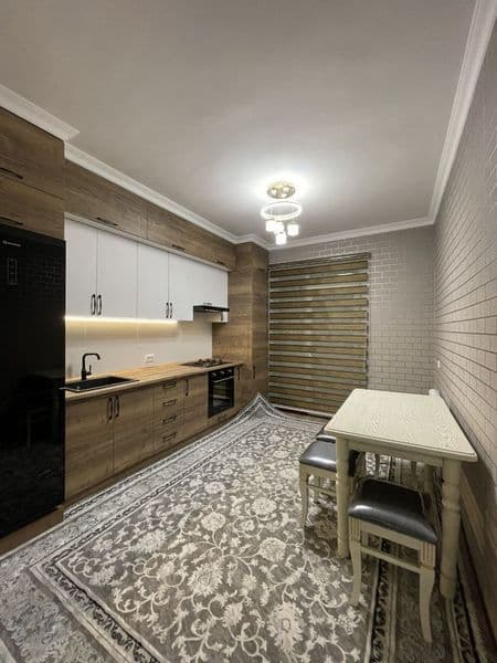 Ibn sino bozorchani oldida 4 xona novastroyka toza ozoda yax