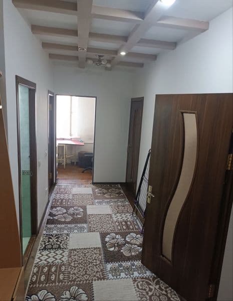 Срочно сдается квартира укомплектована. Отличное расположени — фото 5