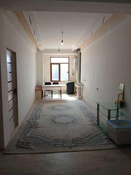 Навостройка 1 хонали кв. 3 этаж. Тоза хеч ким яшамаган.