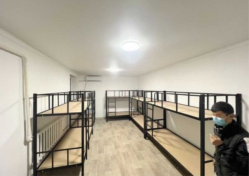 limanariya xovlida joylawgan 1 xonada 4 ta kravat  xonani ic — фото 2