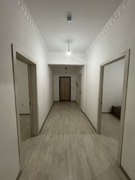 Янгихает тумани  Спутник 16 А  3- хонали  , 7 етаж, пустой ,