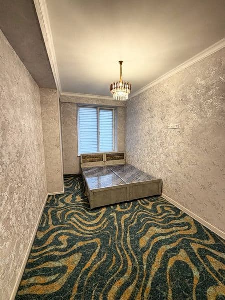 Чиланзарский район, рядом со станцией метро «Чиланзар». 2-ко