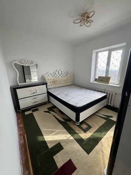 Сдается квартира Метро Беруний 4/9/9  с обстановкой <br />
Л