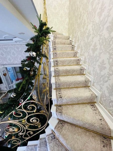 Отличное расположение дома - всё рядом - много магазинов, Це — фото 3