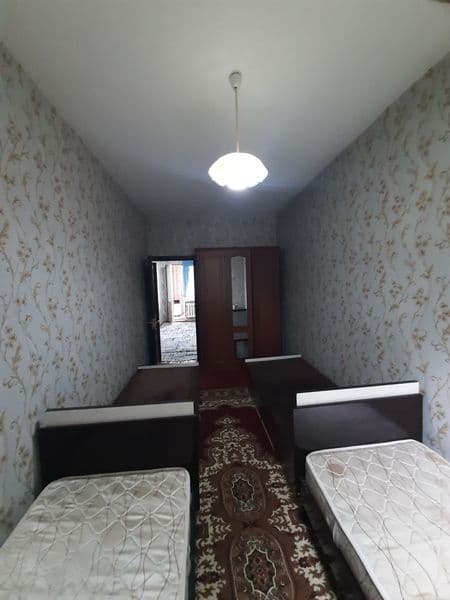 Kvartira Yunusobod metro megaplanetda joylashgan. Videos ima