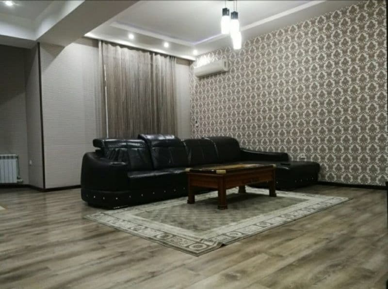 Сдаётся 2хкомнатная евро квартира новостройка 100м <br />
<b