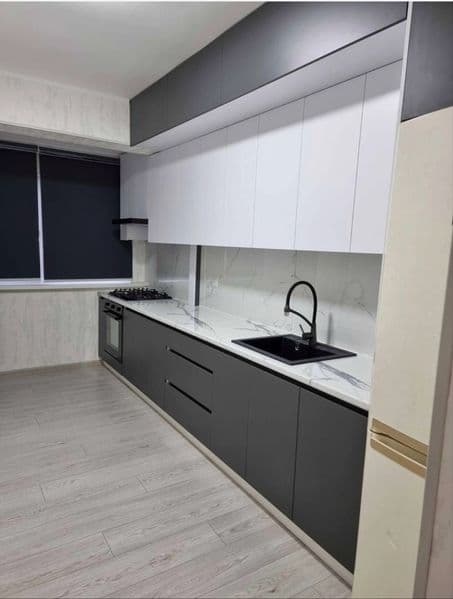 • Район:Мирабадский  район<br />
• Ориентир: улица Чехова<br