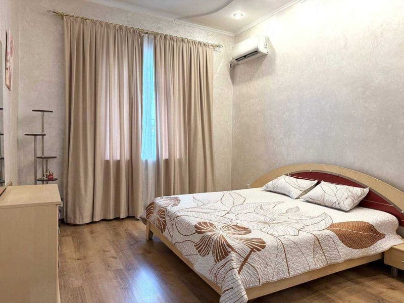 We are pleased to present a 10-bedroom apartment on the floo