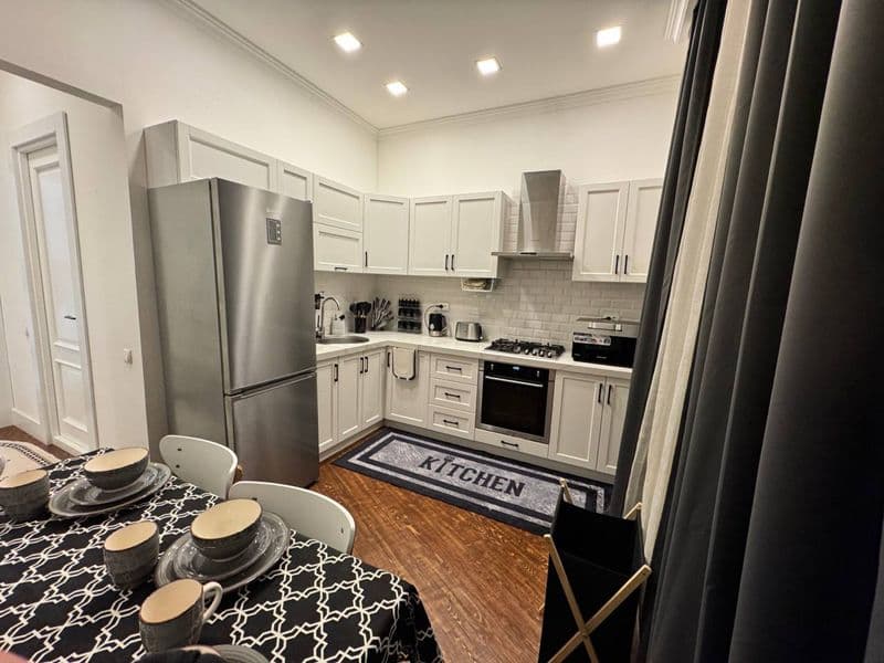 2 комнатная квартира 65 кв.м.<br />
1 этаж <br />
Со всеми у