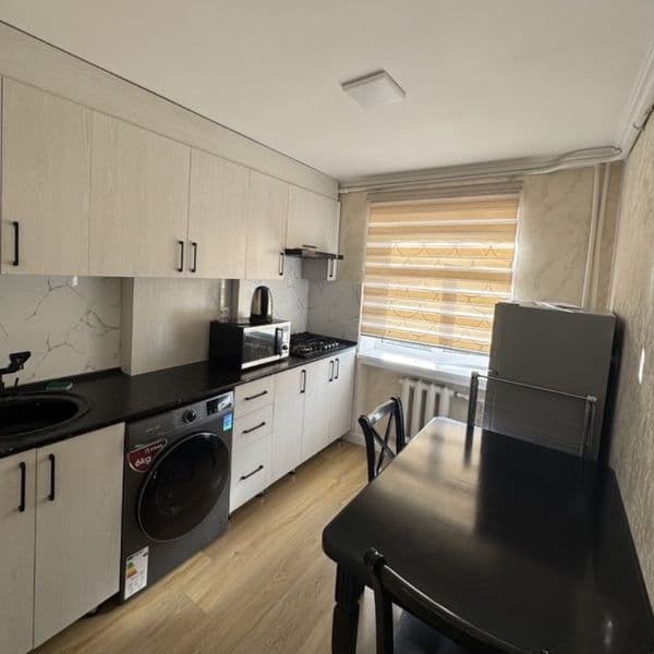 Срочно Сдам квартиру в центре мебель техника хорошая цена 35