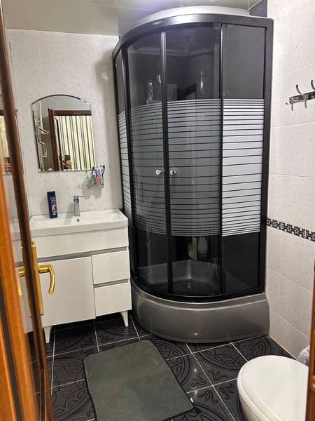 Квартира очень уютная, со всеми удобствами. Напротив 15й гор