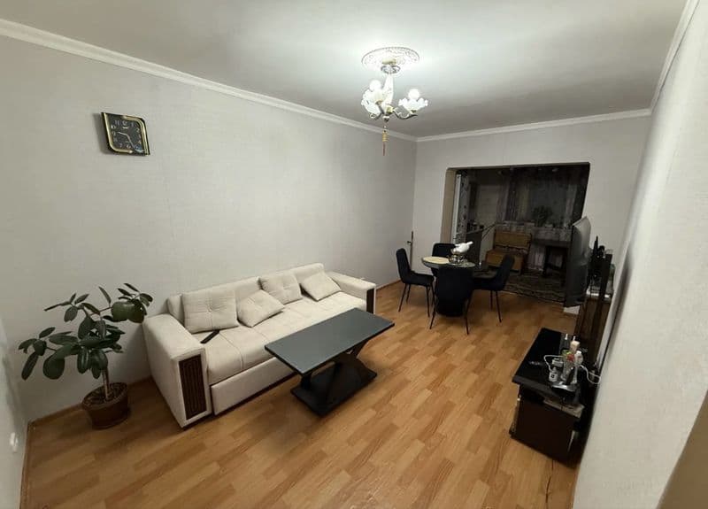 Срочно сдается квартира на максим горьком 70 дом. Квартира у