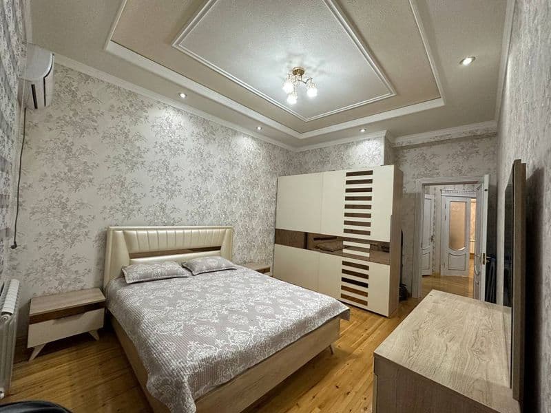 Golden house , вдоль дороге и в центре города. Метро новза , — фото 5