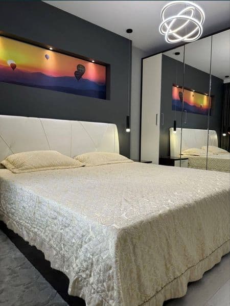 Сдаётся 2х комнатная квартира в центре на 1м этаже <br />
Юн — фото 2