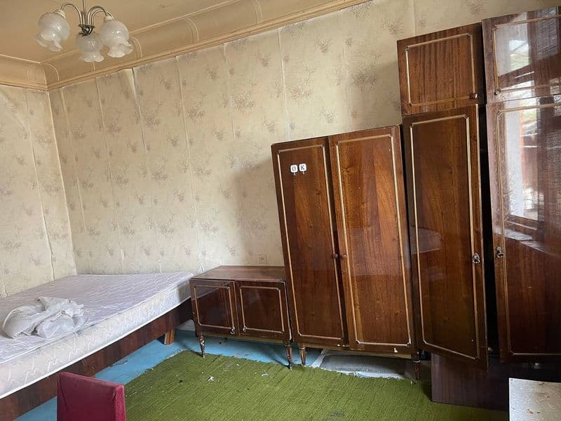 Hovli 2 xonali uy ijaraga beriladi oilaga yoki studentlarga 