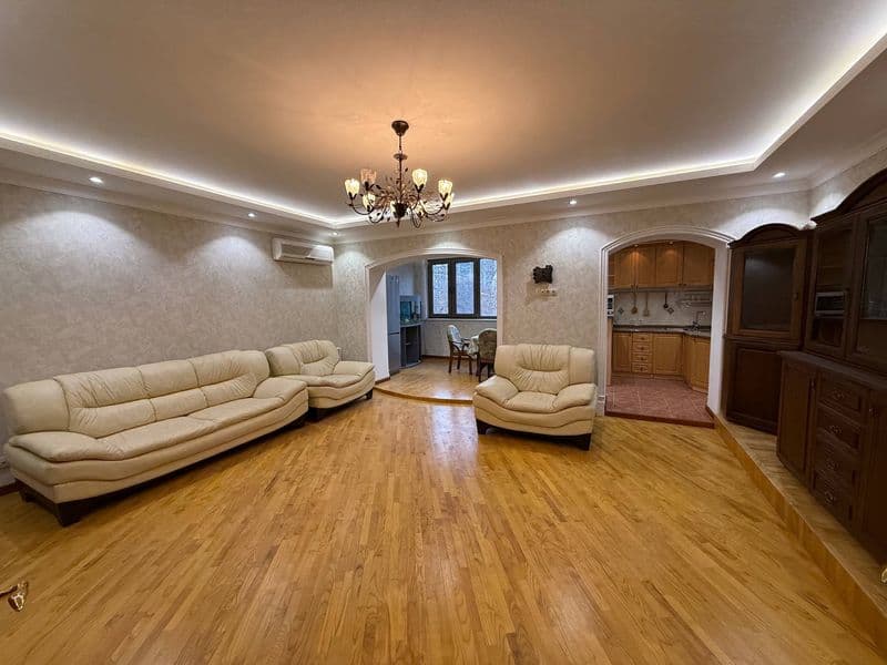 Сдается просторная 3-комнатная квартира с евроремонтом в тих