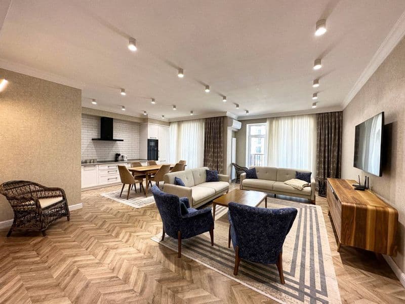 Элитный апартамент<br />
Район: Яккасарай <br />
3/8/9<br />