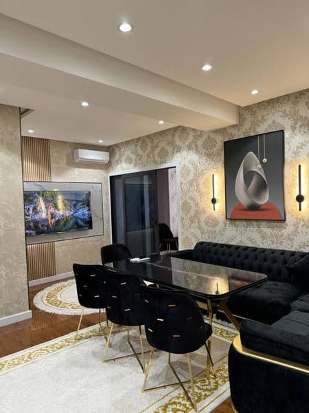 Гостиница Россия<br />
Новостройка<br />
Комнаты-3<br />
Эта