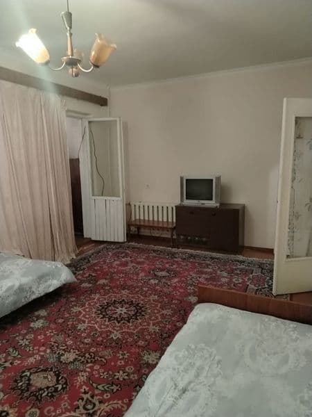 Сдаётся 1/1/4 на массиве Феруза, средний ремонт, с мебелью и