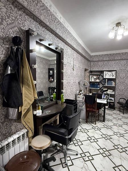 Салон с клиентами, работает уже 5 лет.  Работает 3 мастера < — фото 4
