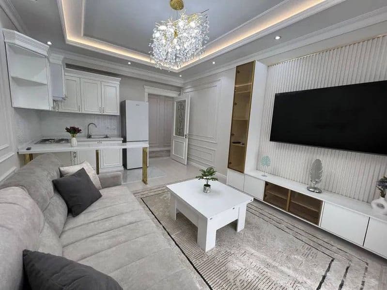 Отличное расположение дома - всё рядом - много магазинов, Це — фото 3